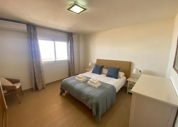 Albamar Frontline 3 Bedrooms פואנגירולה